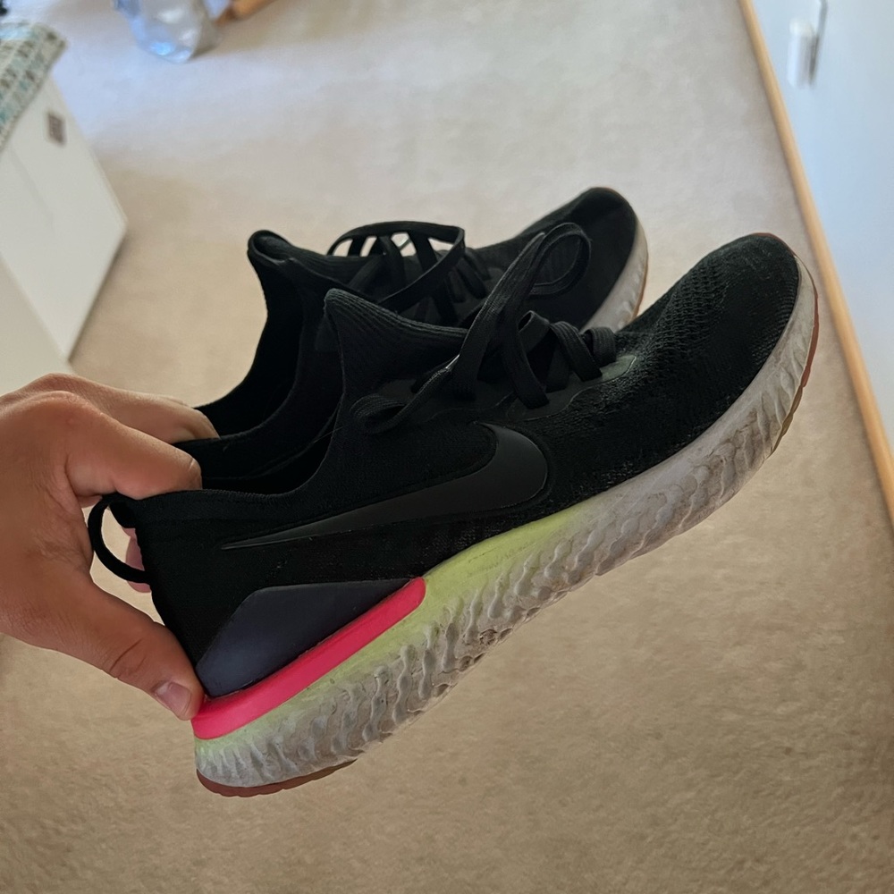 Barely Used Nike Flynit React - Size 9.5 - image 1